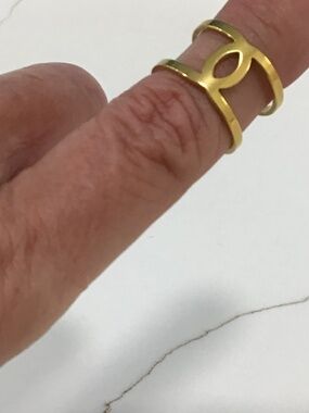 Fashion ring (C) inspired